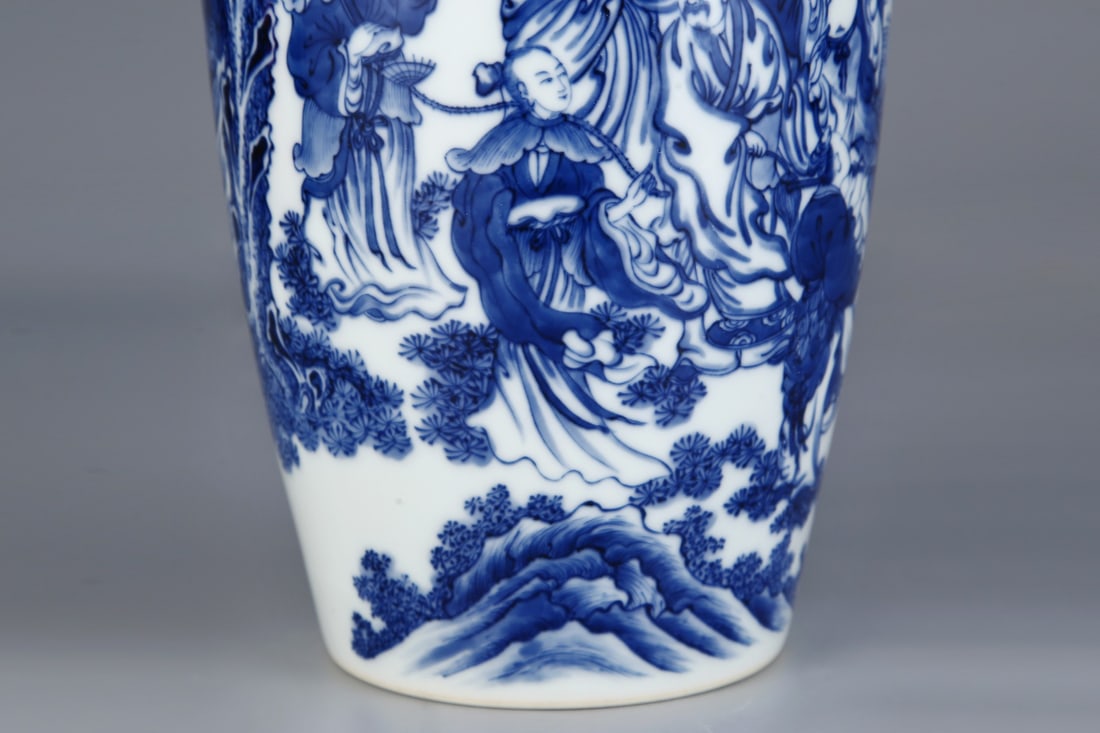 A Exquisite Blue and White Figures Pattern Vase - 4