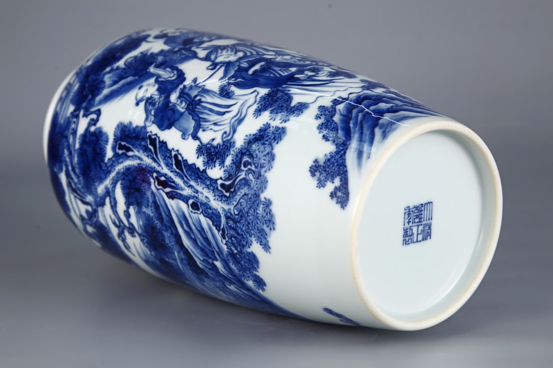 A Exquisite Blue and White Figures Pattern Vase - 7