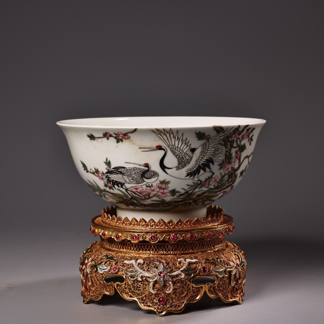 A Exquisite Famille-Rose Crane Pattern Bowl: A Exquisite Famille-Rose Crane Pattern Bowl,Qing Dynasty,China,Yongzheng Four-character Mark,Size:13cmx15.5cm,Weight:520g ?????,????,??????
