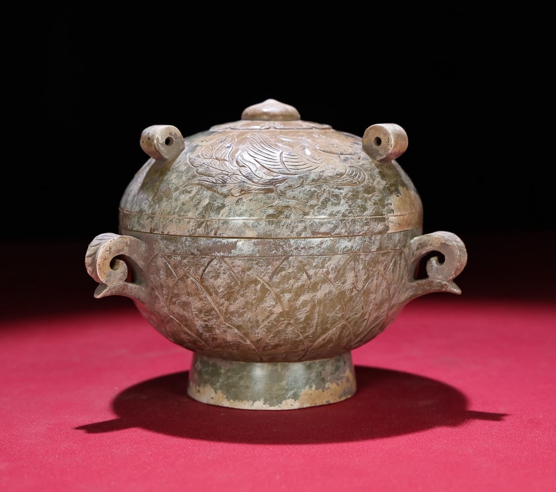 A Exquisite Hetian Jade Tiger Pattern Jar: A Exquisite Hetian Jade Tiger Pattern Jar,Han Dynasty, China,Size:11.8cmx10.2cm,Weight:543g ???????,????