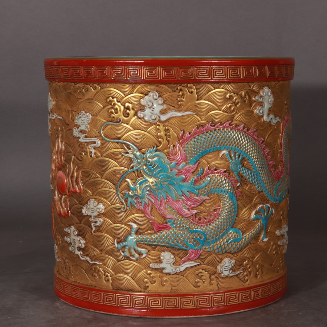 A Exquisite Famille-Rose Painted Gold Dragon Pattern Brush Pot: A Exquisite Famille-Rose Painted Gold Dragon Pattern Brush Pot,Qing Dynasty, China,Qianlong Four-character Mark,Size:20cmx20cmx20cm ????????,????,?????