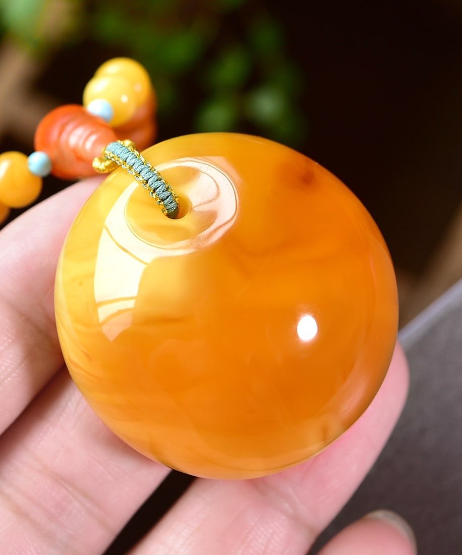 A Exquisite Amber Peace Pendant: A Exquisite Amber Peace Pendant,Size:4.8cmx3.0cmx1.5cm ???????