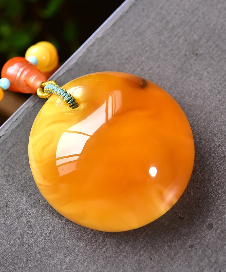 A Exquisite Amber Peace Pendant - 3