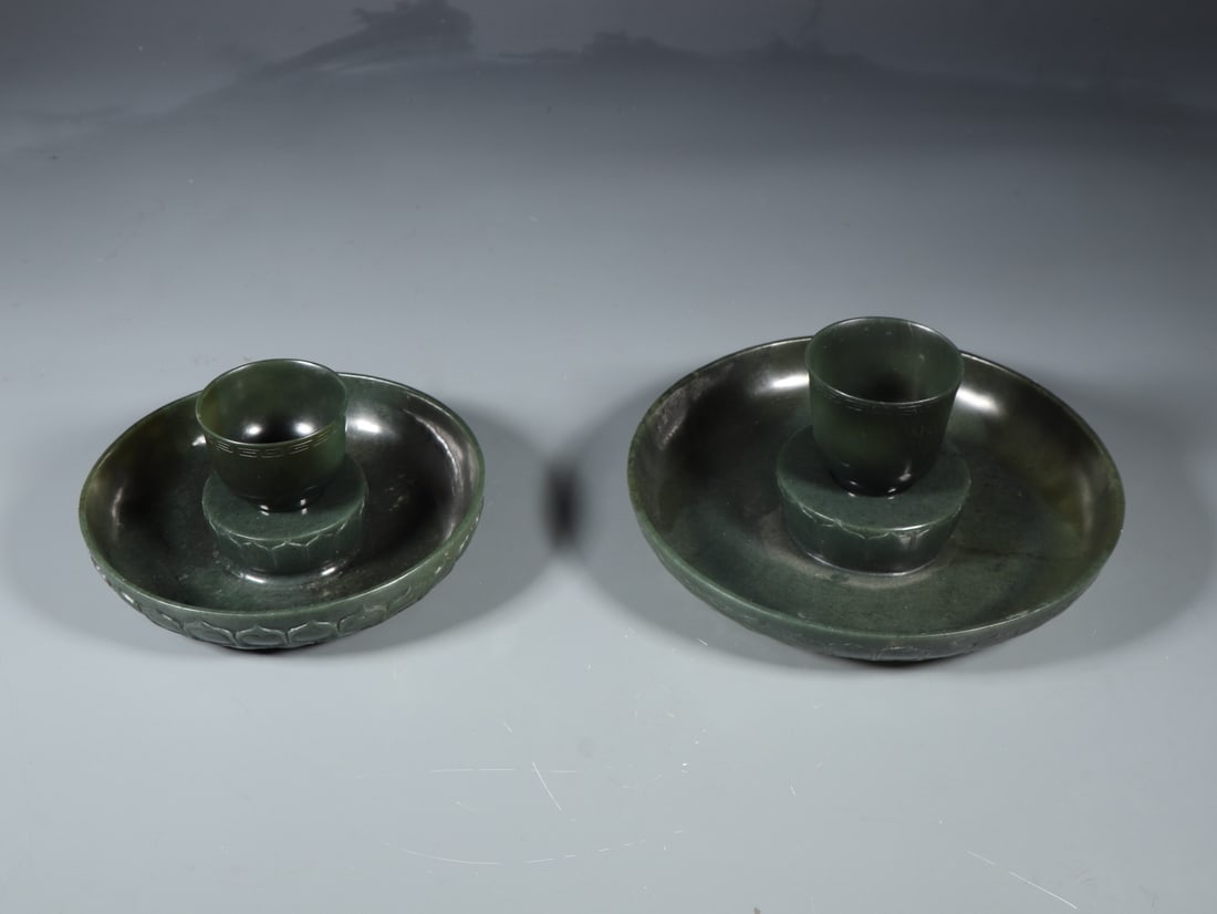 A Pair of Exquisite Jasper Cup,with Plates: A Pair of Exquisite Jasper Cup,with Plates,Qing Dynasty,China,Size:(Plate)5.8in,7.2in,(Cup)2.1inx2.8in,2.2inx2in,Weight:1100g 
