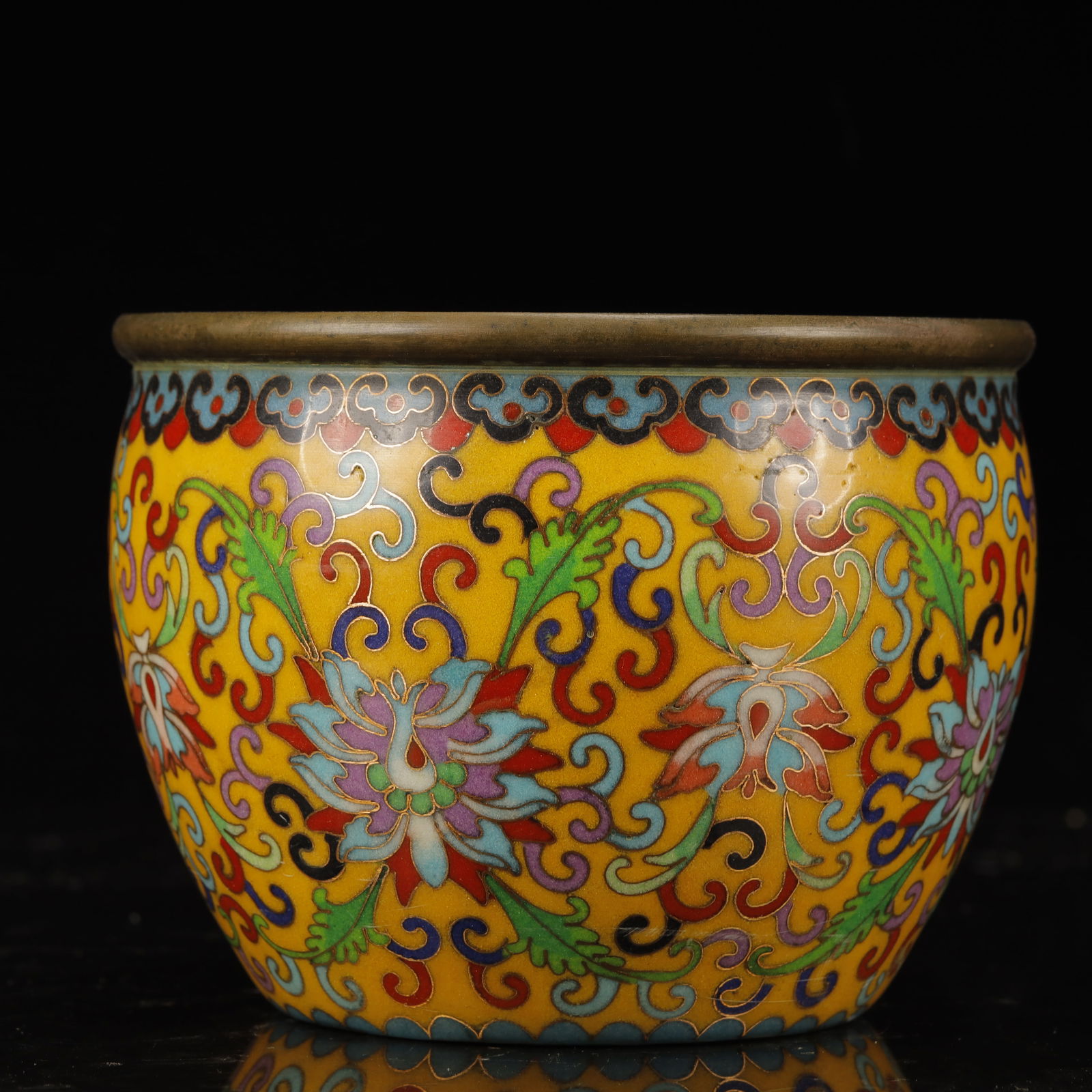 An Ecmxquisite Cloisonne Lotus Pattern Vat - 4