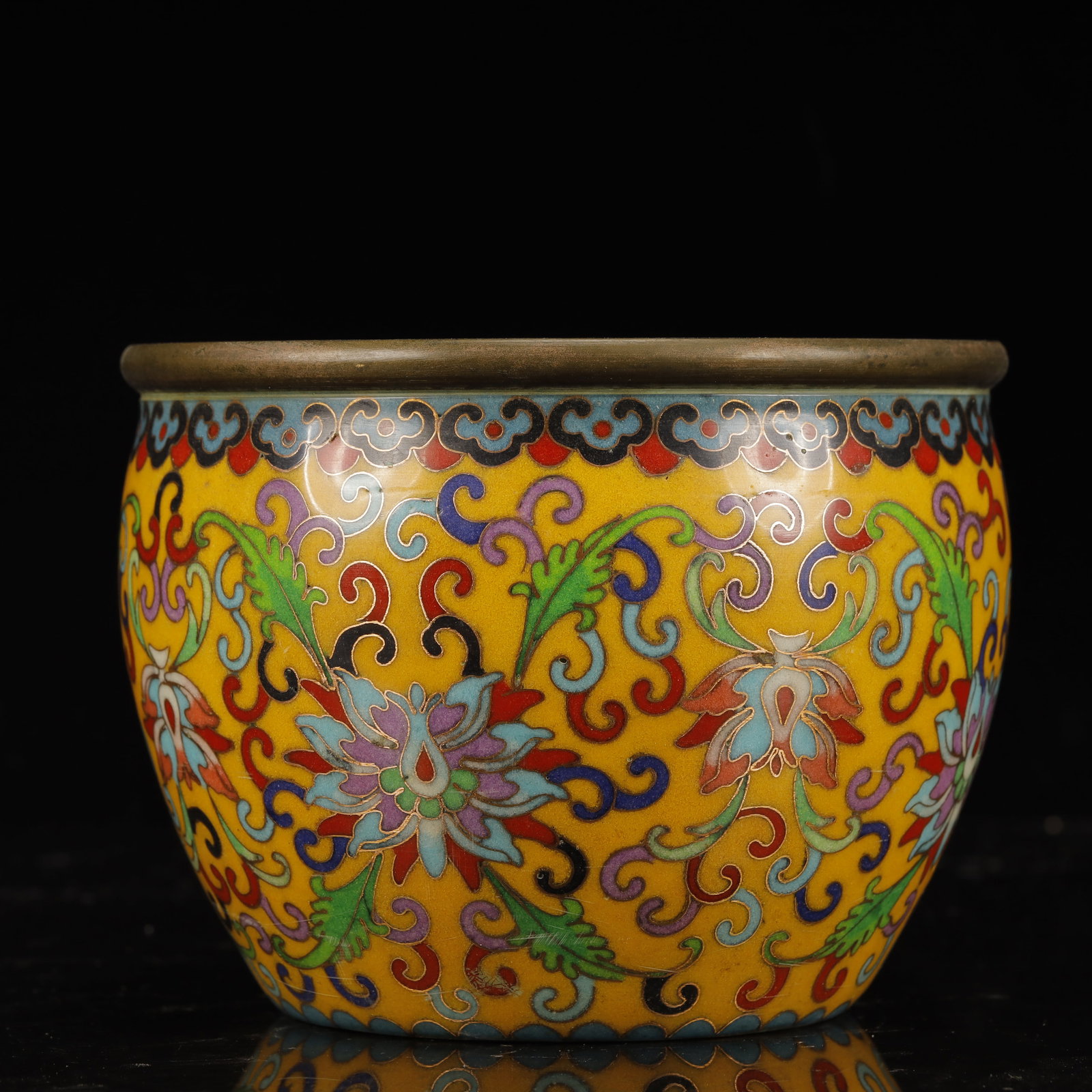 An Ecmxquisite Cloisonne Lotus Pattern Vat - 5