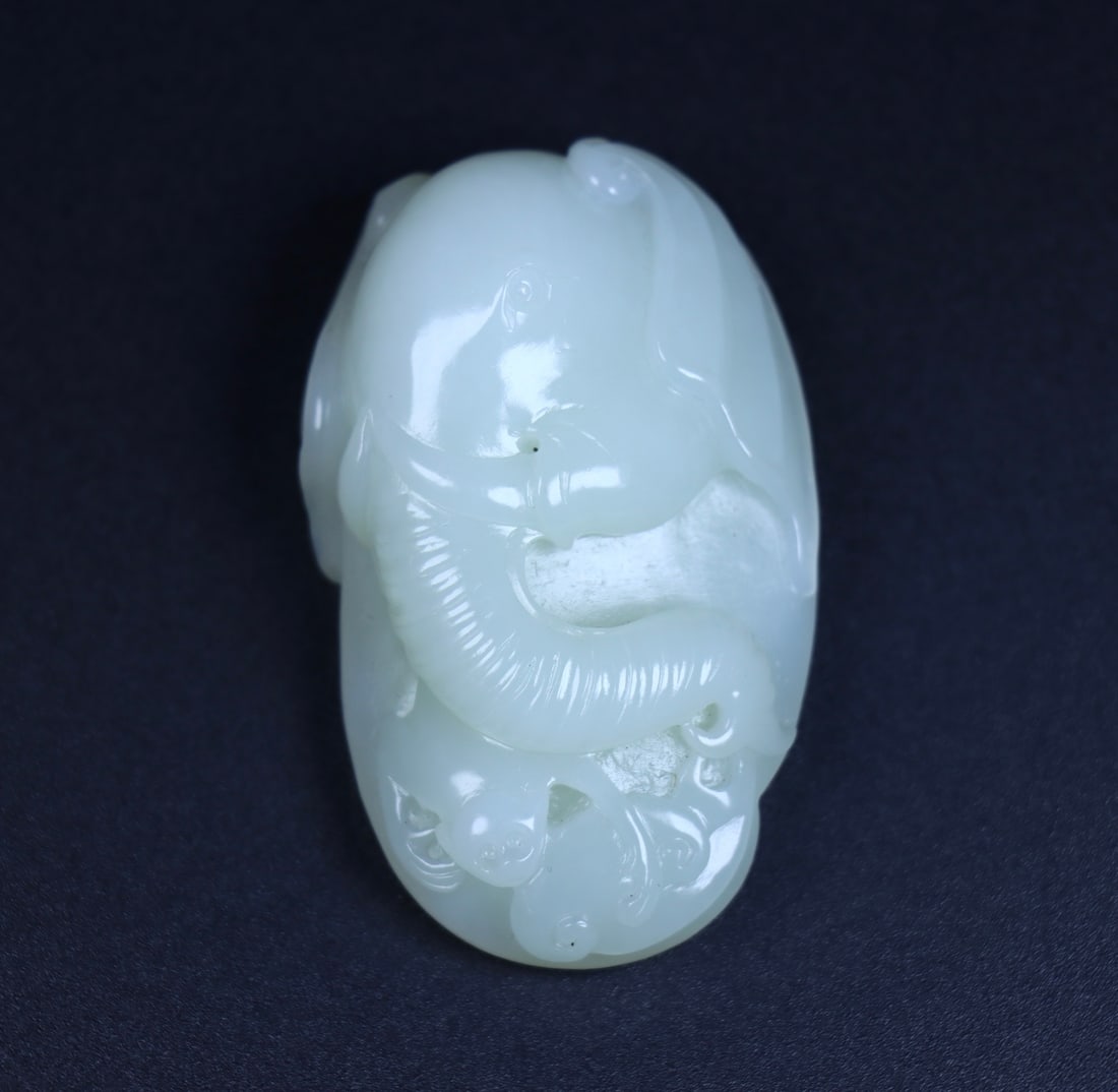 An Exquisite White Jade Elephant Pattern Pendant - 2