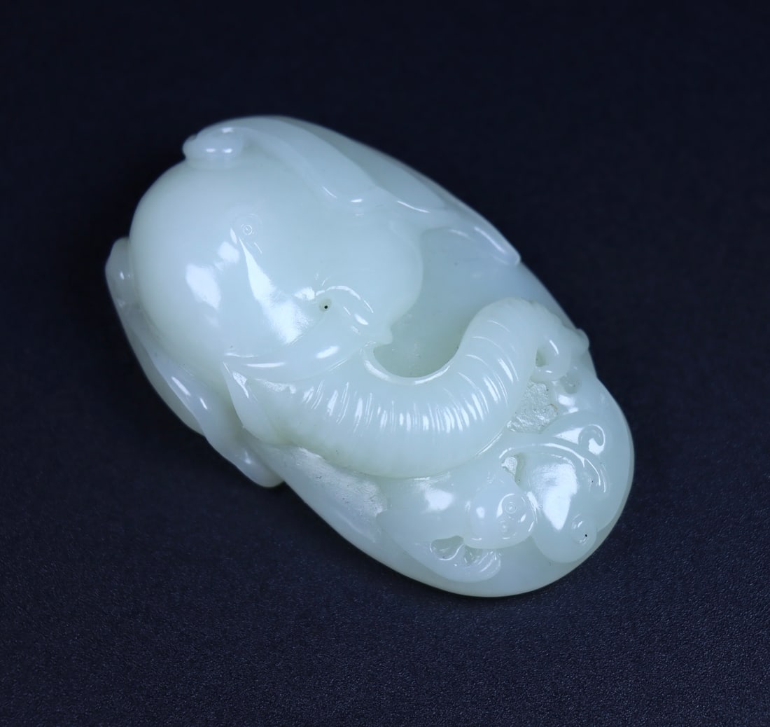 An Exquisite White Jade Elephant Pattern Pendant - 3
