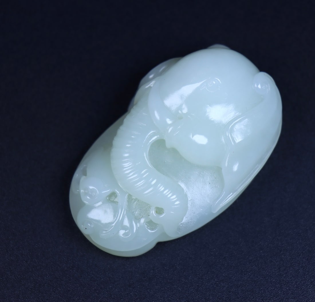 An Exquisite White Jade Elephant Pattern Pendant - 4