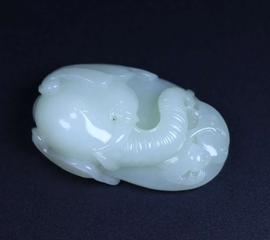 An Exquisite White Jade Elephant Pattern Pendant - 8