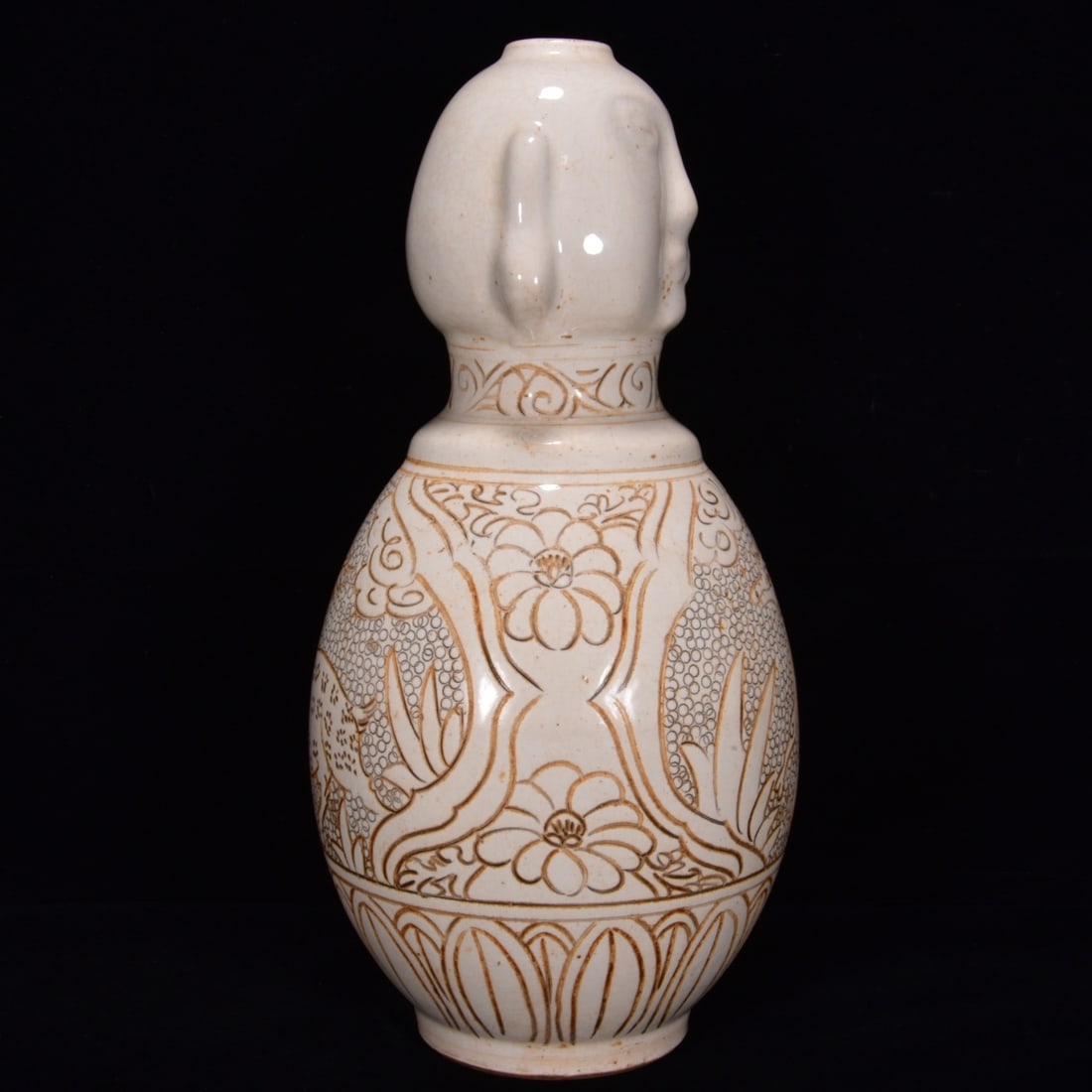 An Exquisite Xing yao Deer Pattern Vase - 3