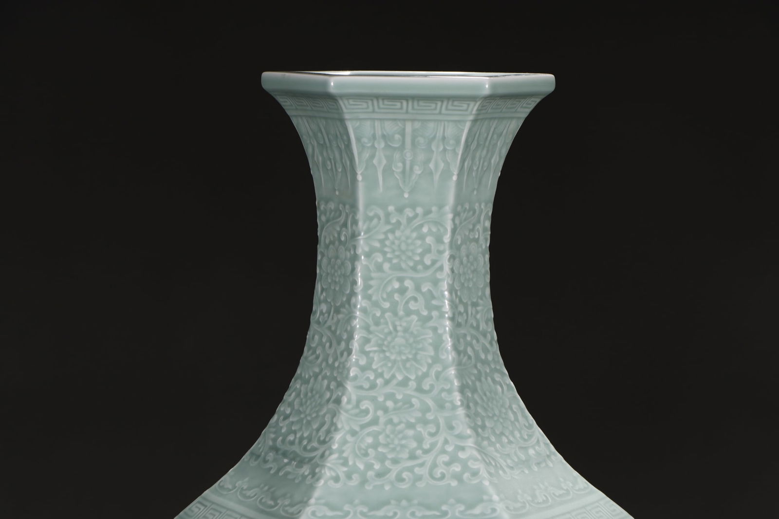 An Exquisite Celadon Glazed Lotus Pattern Vase - 2