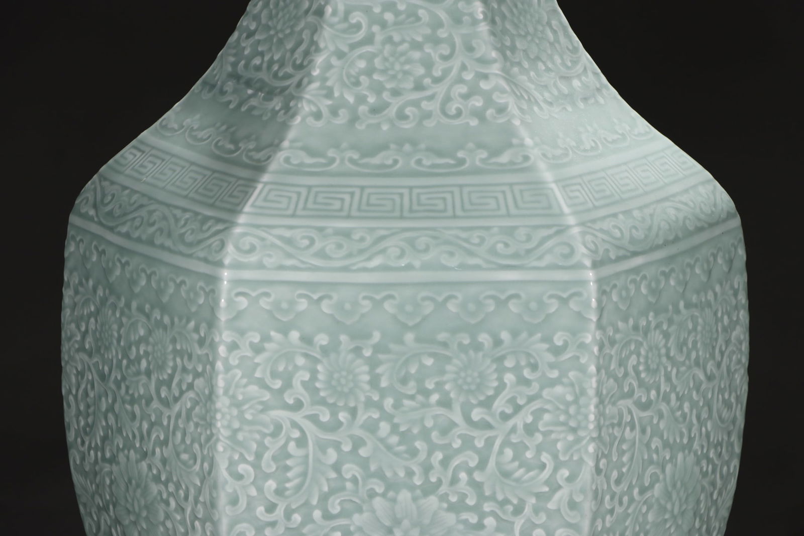 An Exquisite Celadon Glazed Lotus Pattern Vase - 3