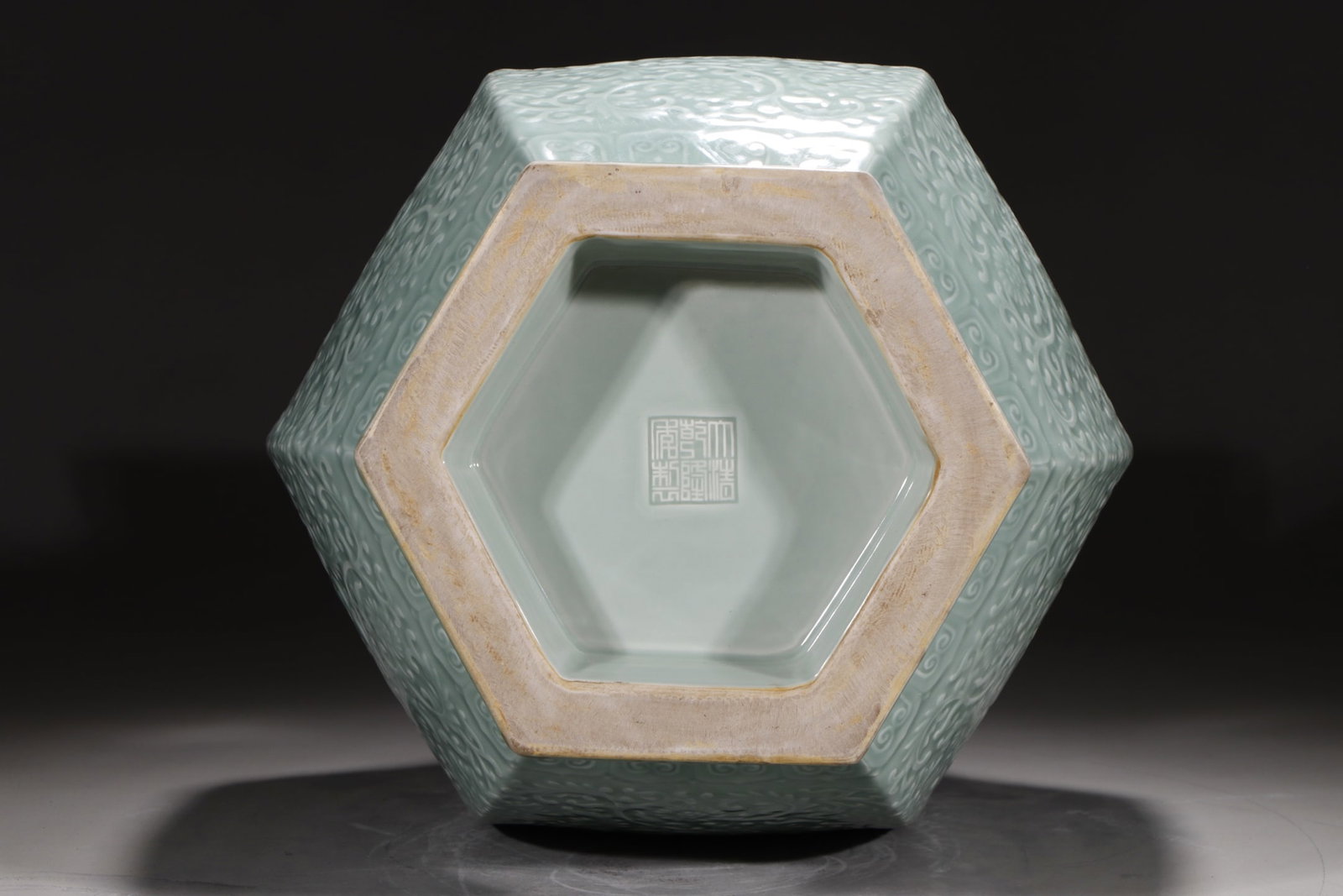 An Exquisite Celadon Glazed Lotus Pattern Vase - 8