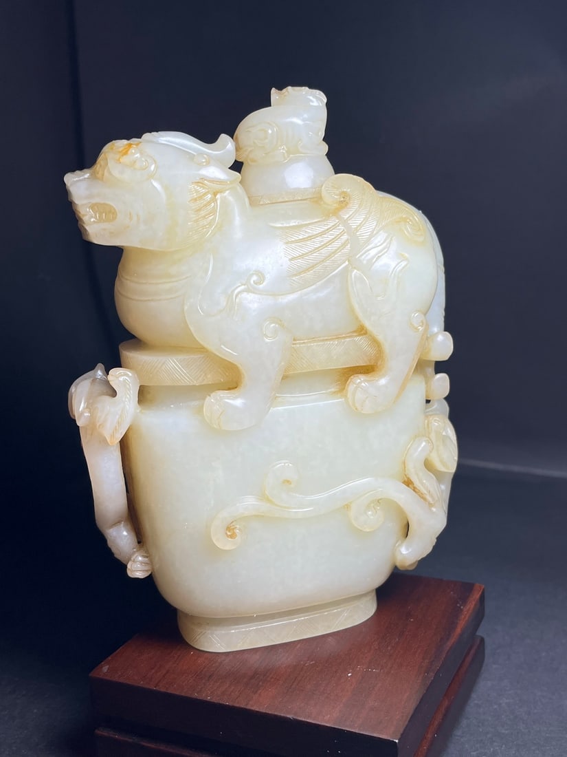 An Exquisite White Jade Auspicious Beast Pattern Ornament - 2