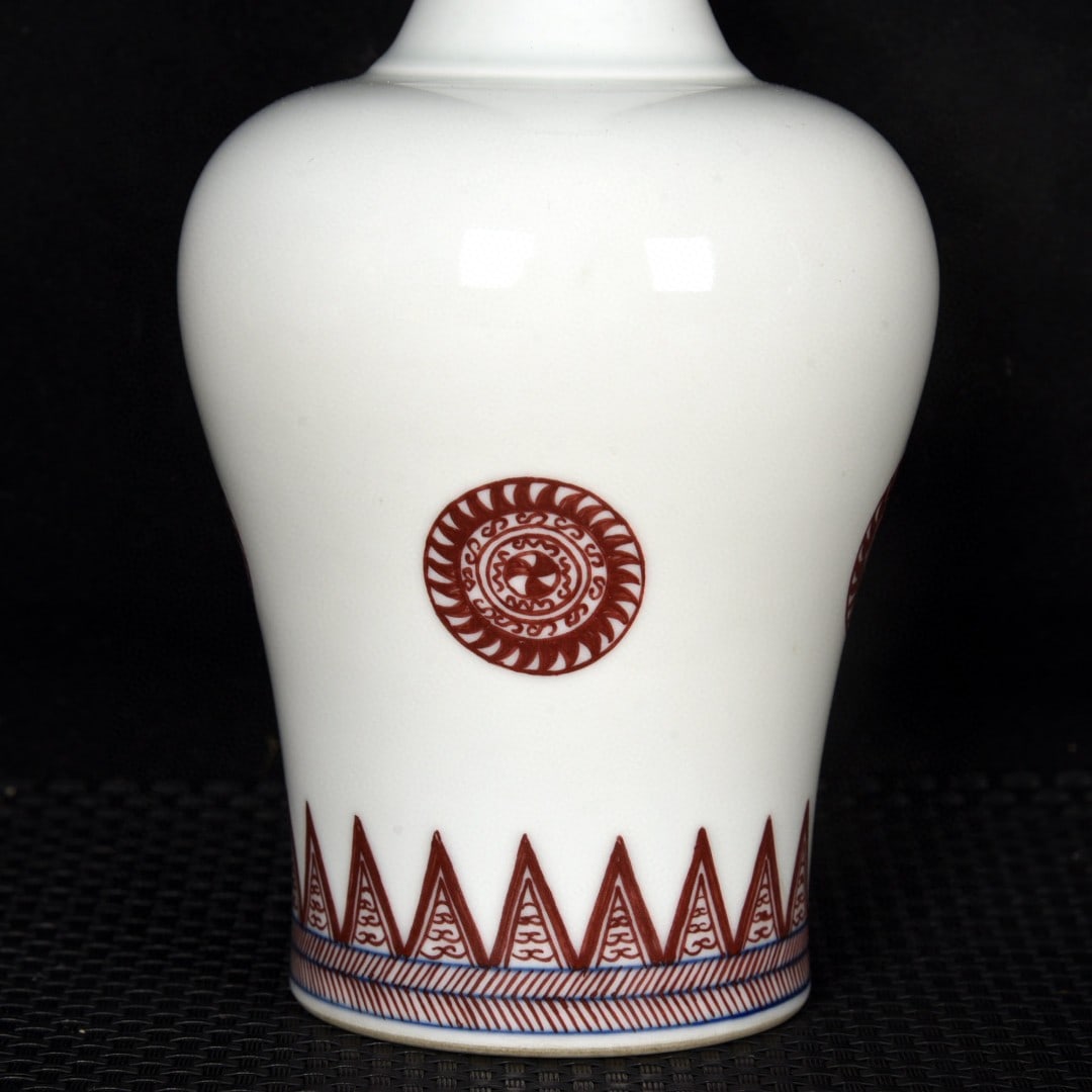 An Exquisite Underglaze-Red Flower Pattern Vase - 2
