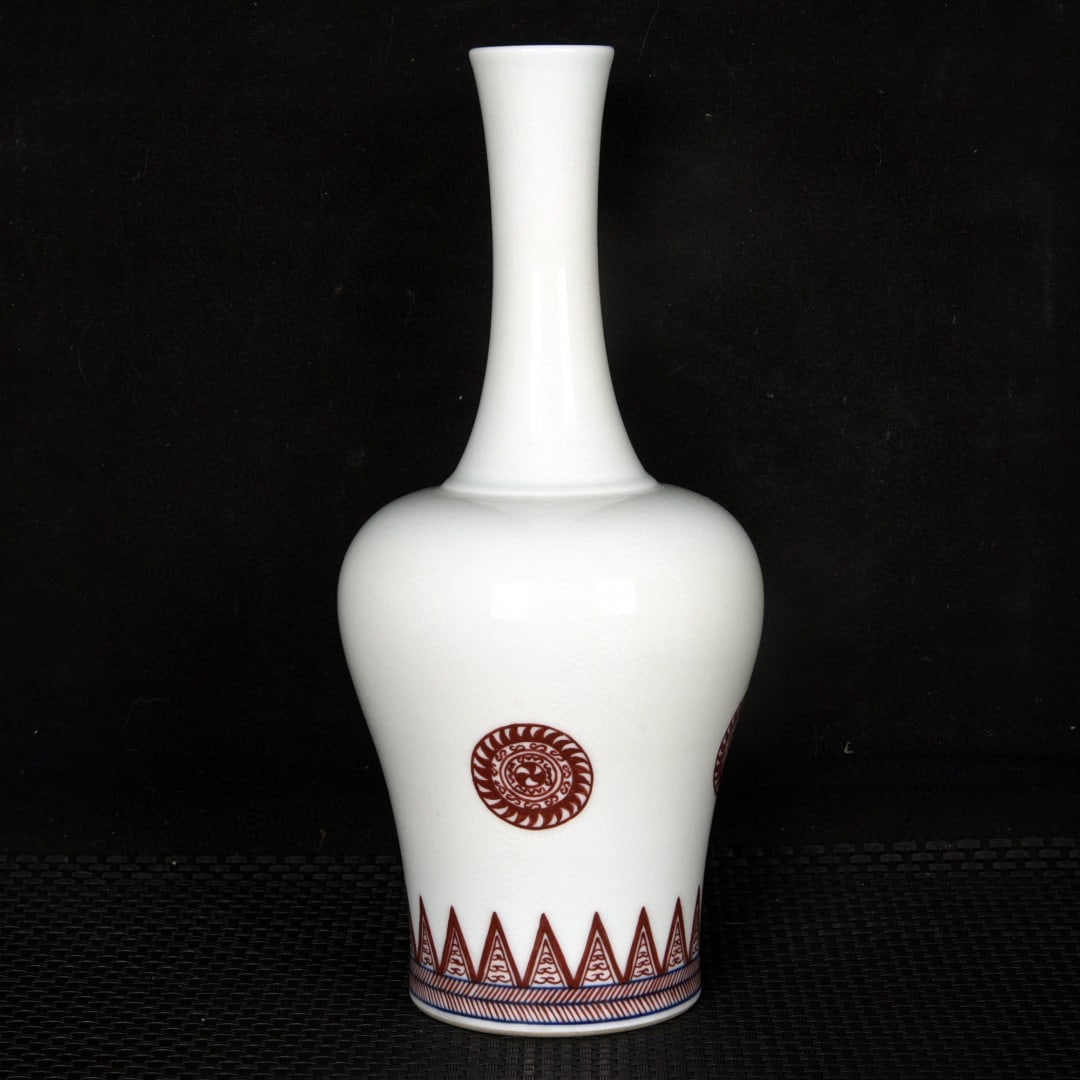 An Exquisite Underglaze-Red Flower Pattern Vase - 3