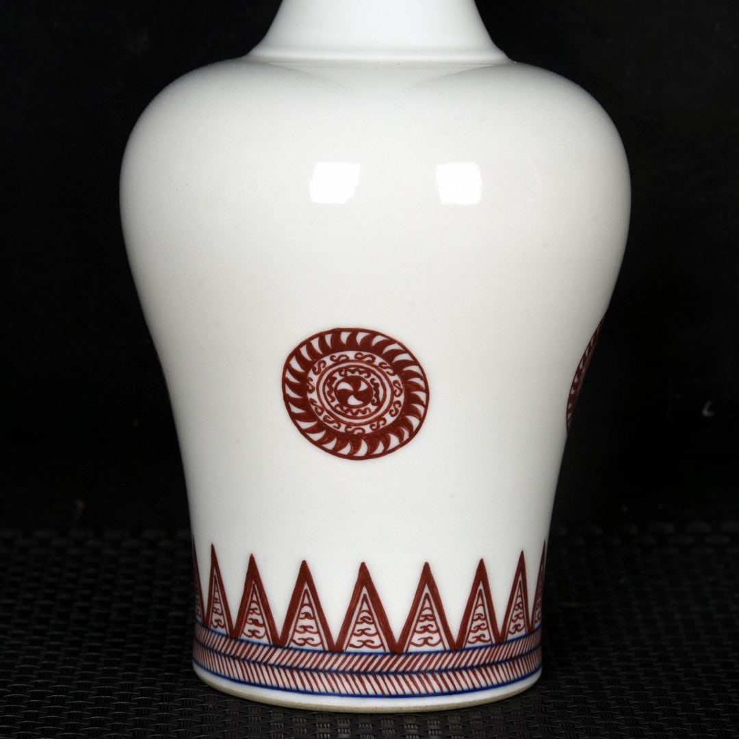 An Exquisite Underglaze-Red Flower Pattern Vase - 4