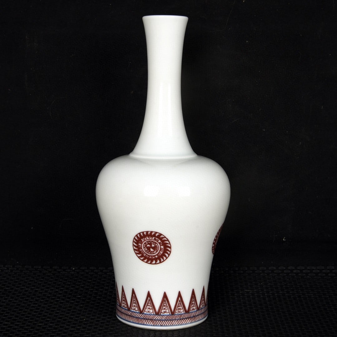 An Exquisite Underglaze-Red Flower Pattern Vase - 7