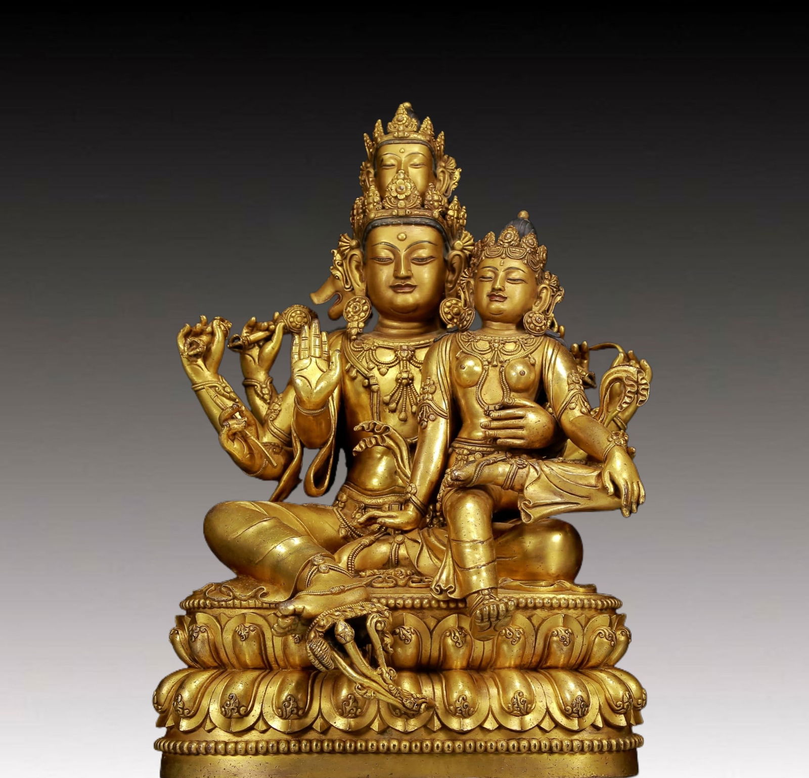 A solemn gilt bronze statue of the Mori branch: A solemn gilt bronze statue of Malizhitian, Ming Dynasty, China. As one of the Buddhist protector gods, Malizhitian is worshiped by believers for its majestic image and outstanding fighting ability.
