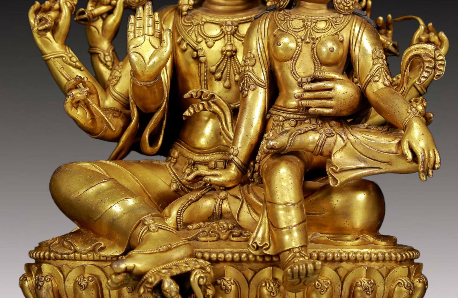A solemn gilt bronze statue of the Mori branch - 3
