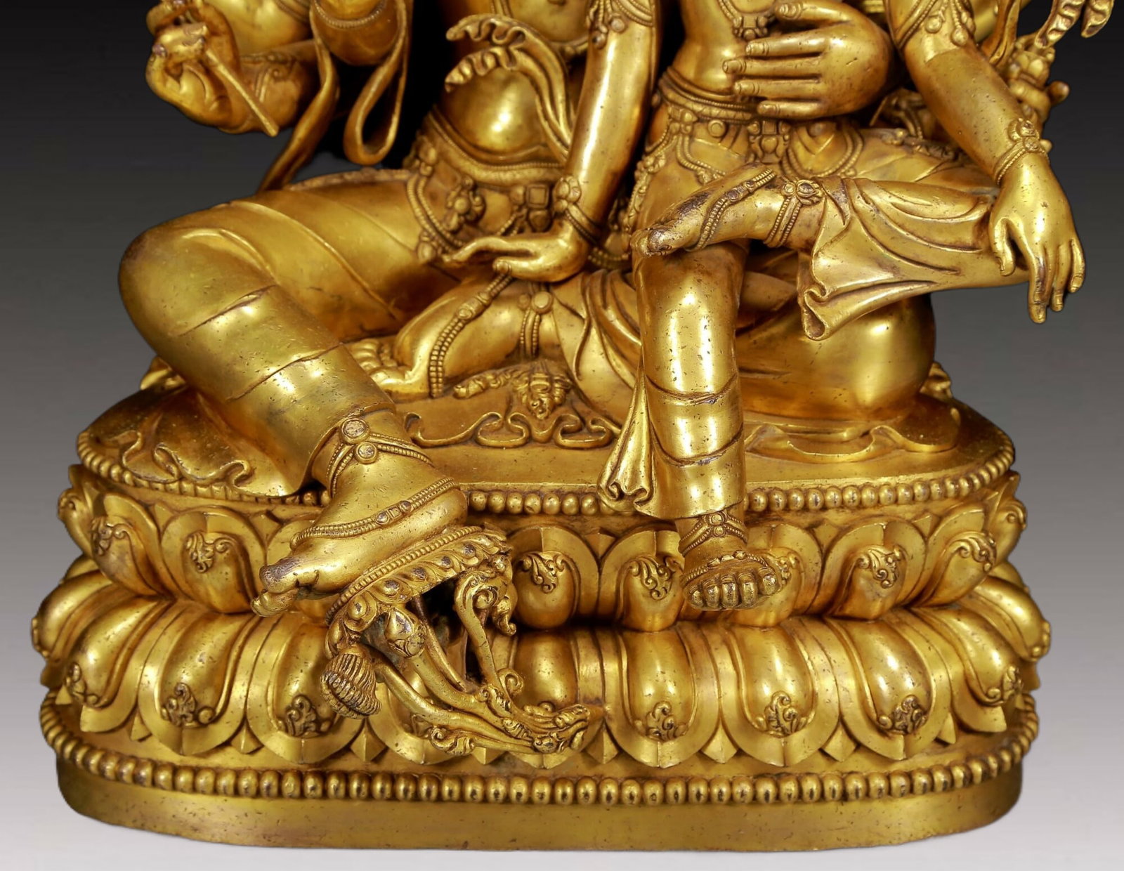 A solemn gilt bronze statue of the Mori branch - 4