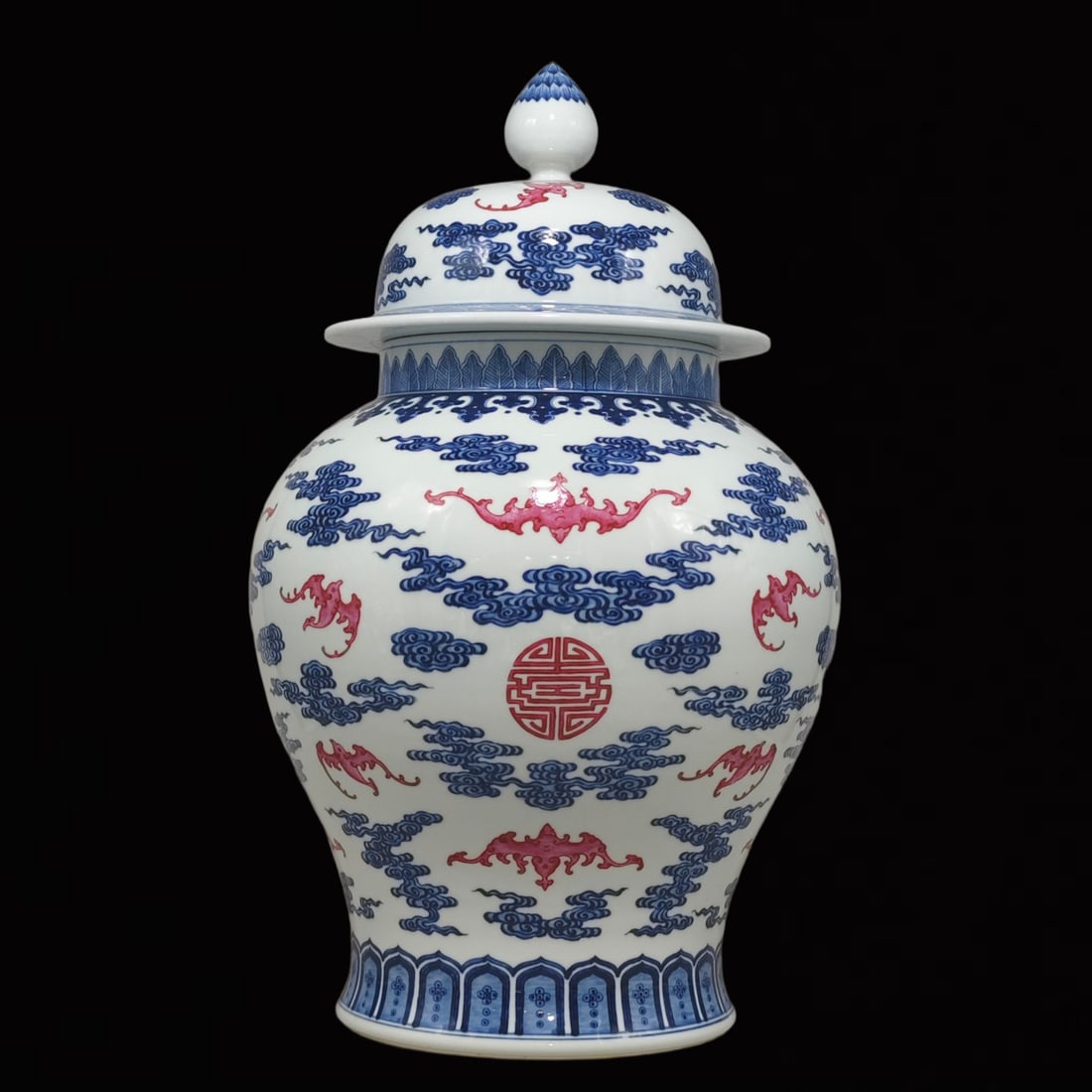 An Exquisite Blue and White Bats and Peach Pattern Jar with Cover: An Exquisite Blue and White Bats and Peach Pattern Jar with Cover,Qing Dynasty,China,Qianlong Six-character Mark,Size:25.2inx15in 