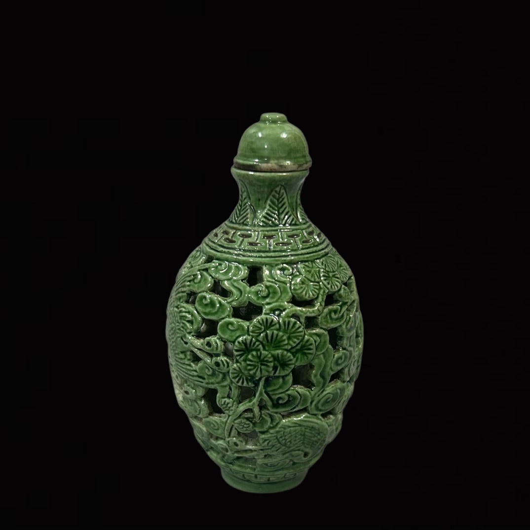 An Exquisite Green Glazed Pine and Crane Pattern Snuff Bottle - 2