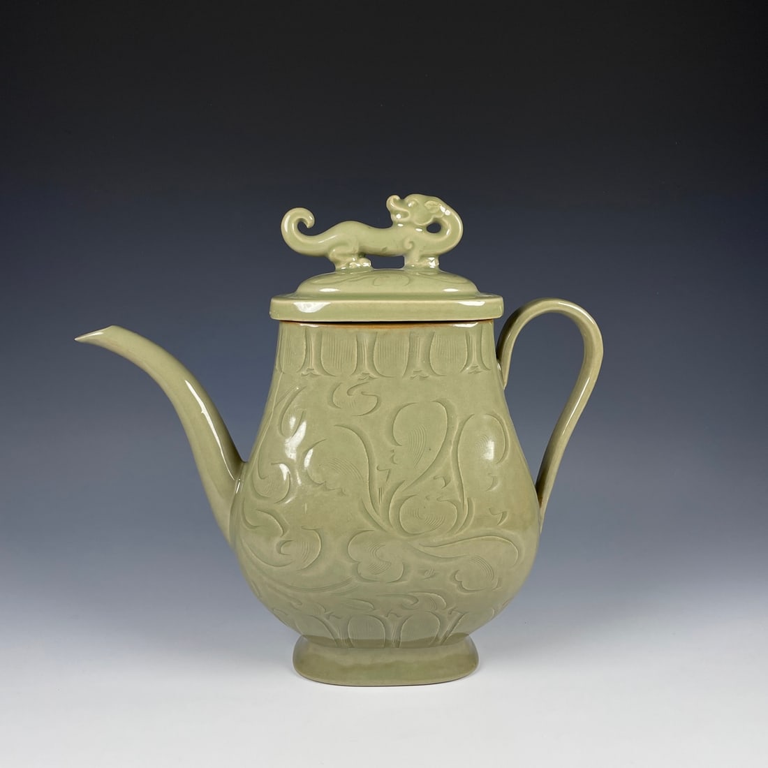 An Exquisite Yue yao Flower Pattern Teapot (1 of 9)