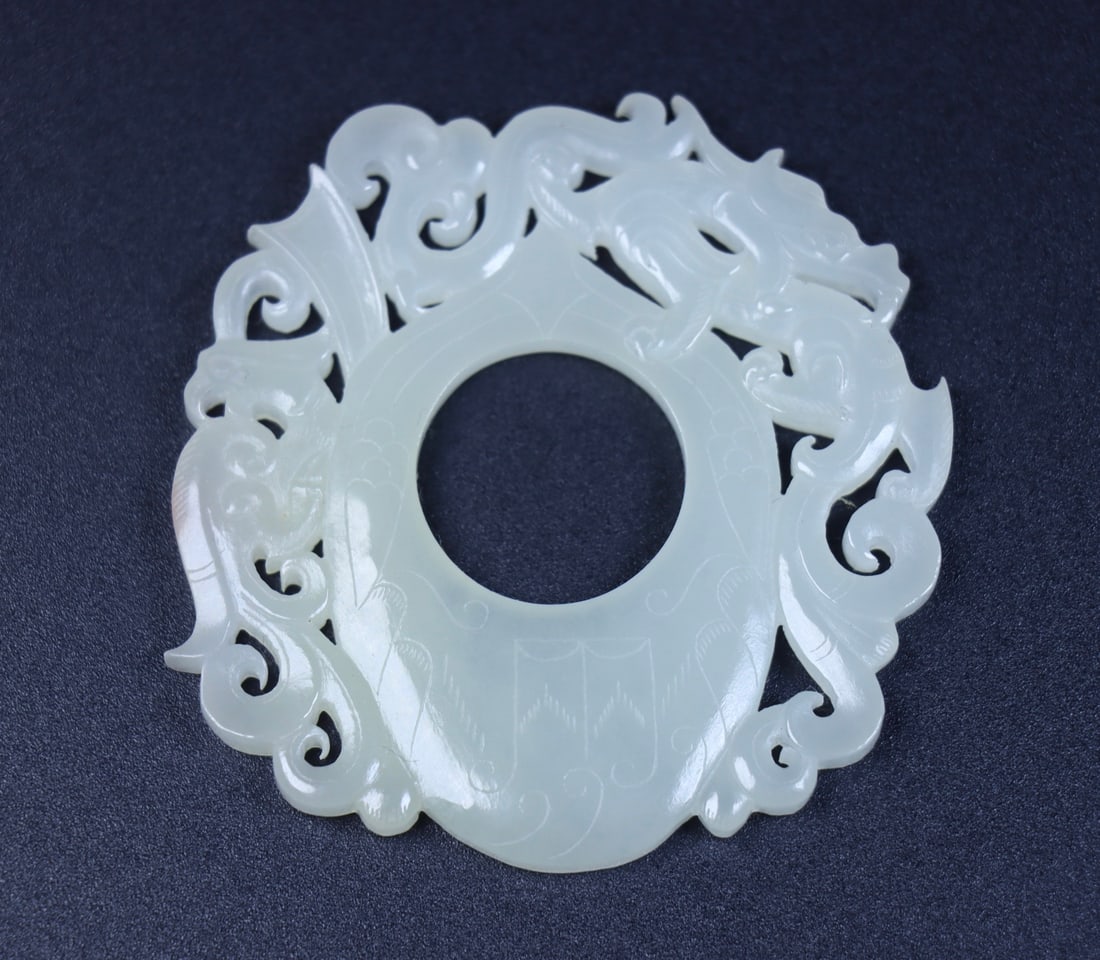 An Exquisite White Jade Chi-Dragon Pattern Pendant - 2