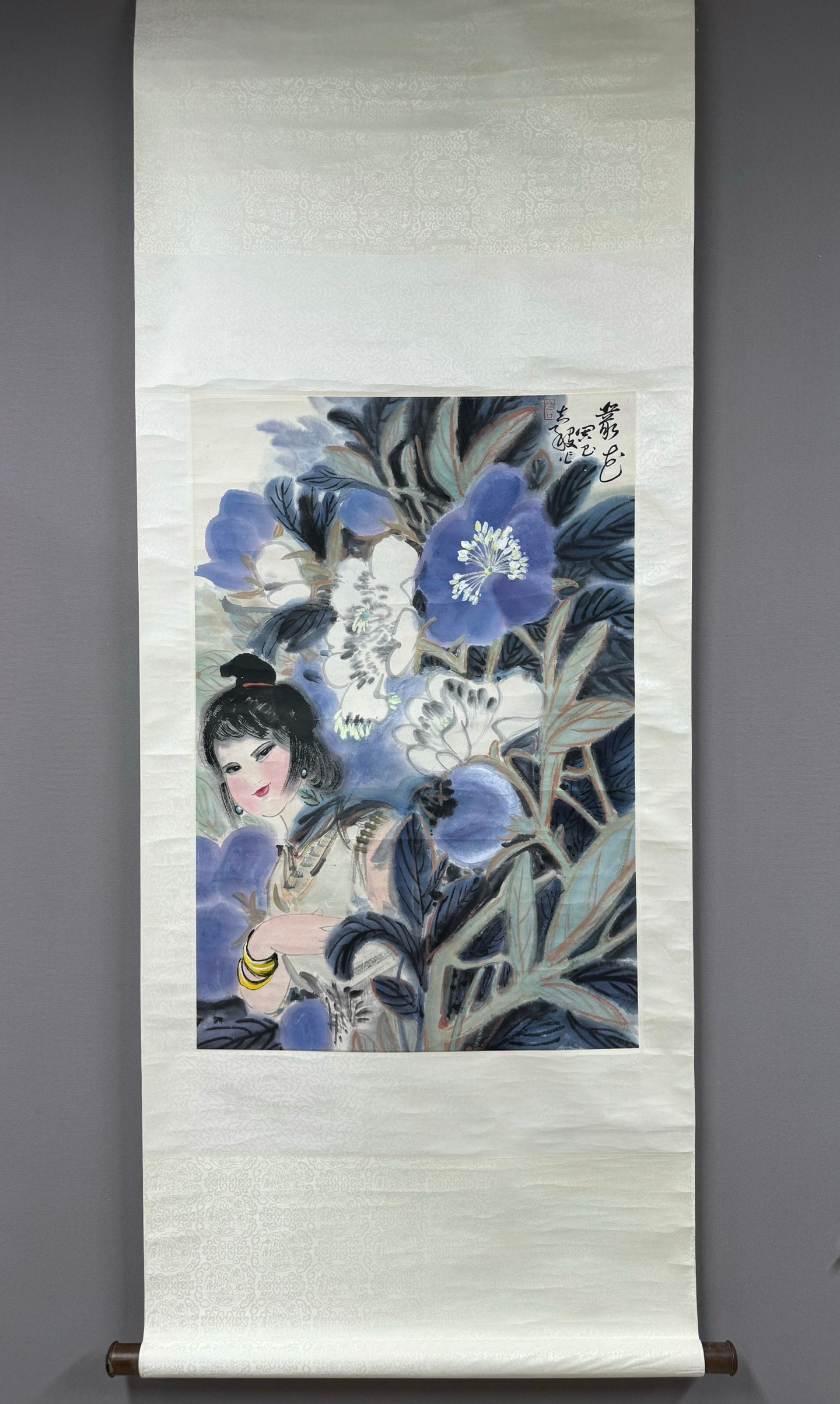 A Chinese Vertical Scroll Ink Painting of Figure on Paper (1 of 7)