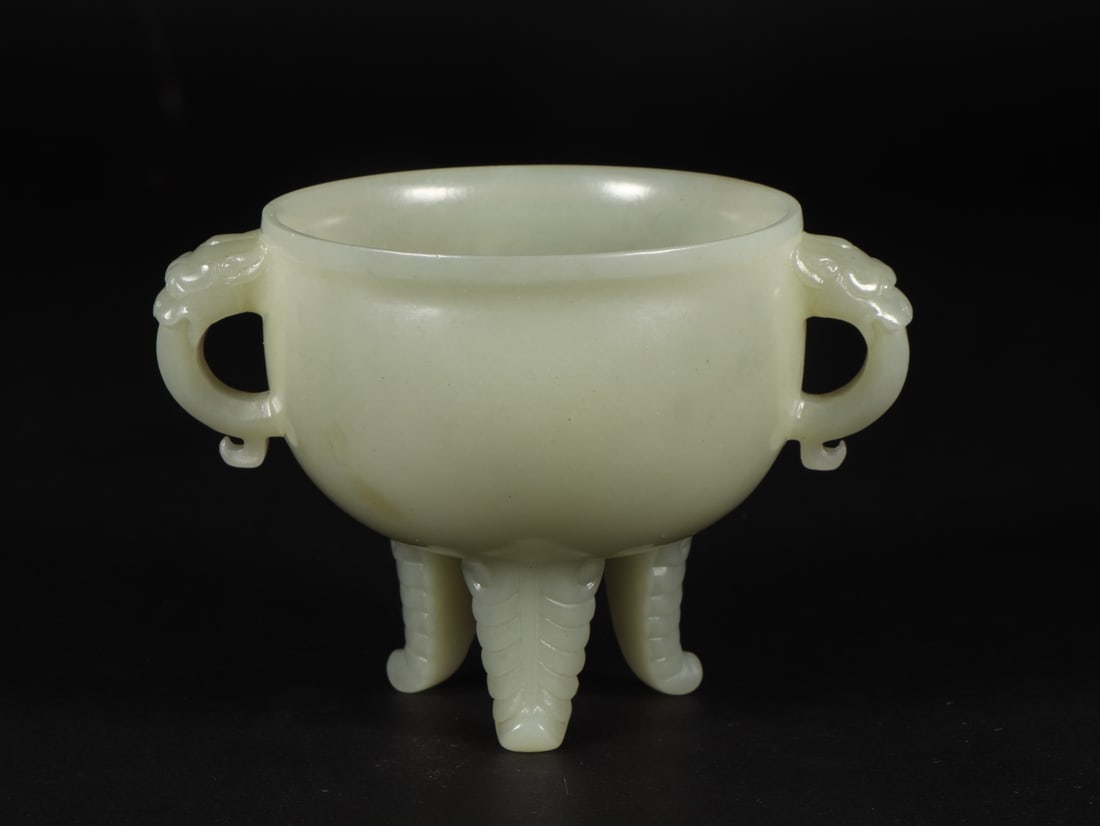 An Exquisite White Jade Elephant-Ears Tripod Censer: An Exquisite White Jade Elephant-Ears Tripod Censer,Qing Dynasty,China,Size:4.7inx3.3inx3.3in,Weight:215g 