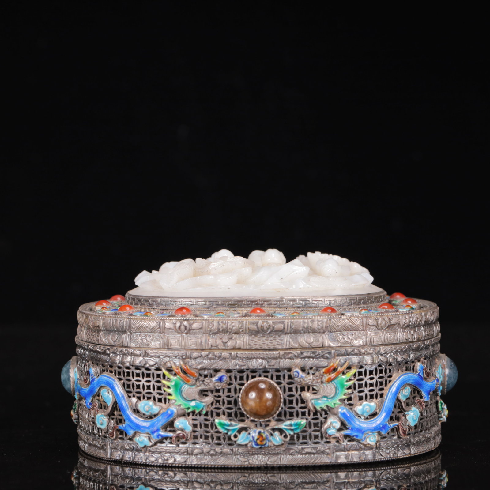 An Exquisite Silver Inlaid White Jade Dragon Pattern White Jade Box,Inlaid Gems: An Exquisite Silver Inlaid White Jade Dragon Pattern White Jade Box,Inlaid Gems,Qing Dynasty, China,Size:5.1inx4.7inx2.4in,Weight:400g 银镶白玉龙纹白玉&
