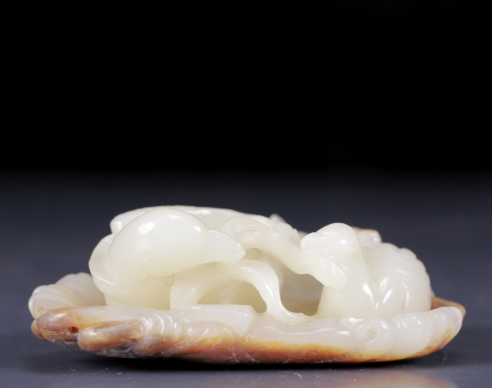 An Exquisite White Jade Duck Pattern Ornament (1 of 7)