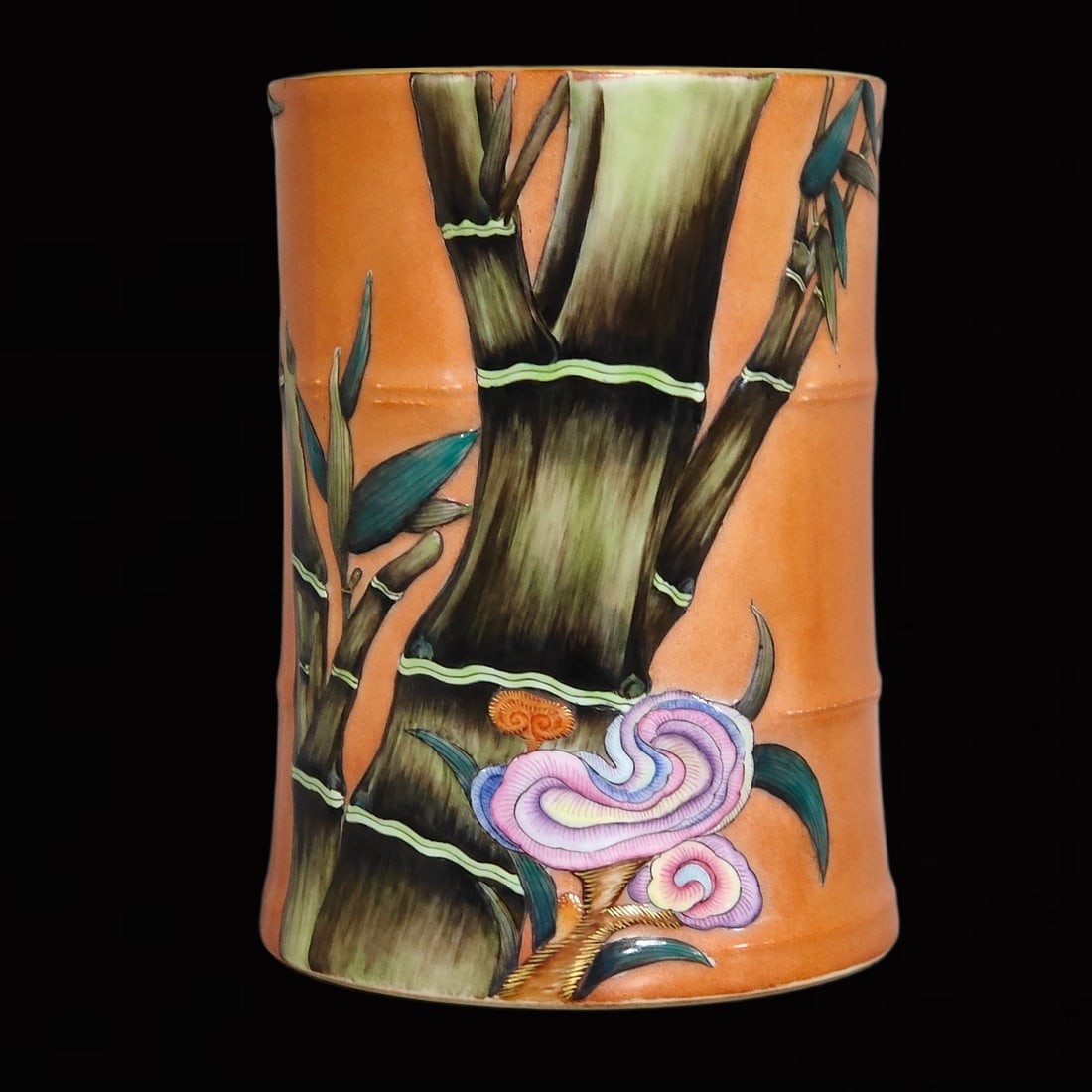 An Exquisite Coral Red Glazed Ganoderma Lucidum Pattern Brush Pot: An Exquisite Coral Red Glazed Ganoderma Lucidum Pattern Brush Pot,Qing Dynasty,China,Qianlong Six-Character Mark,Size:5.9inx4.1in 