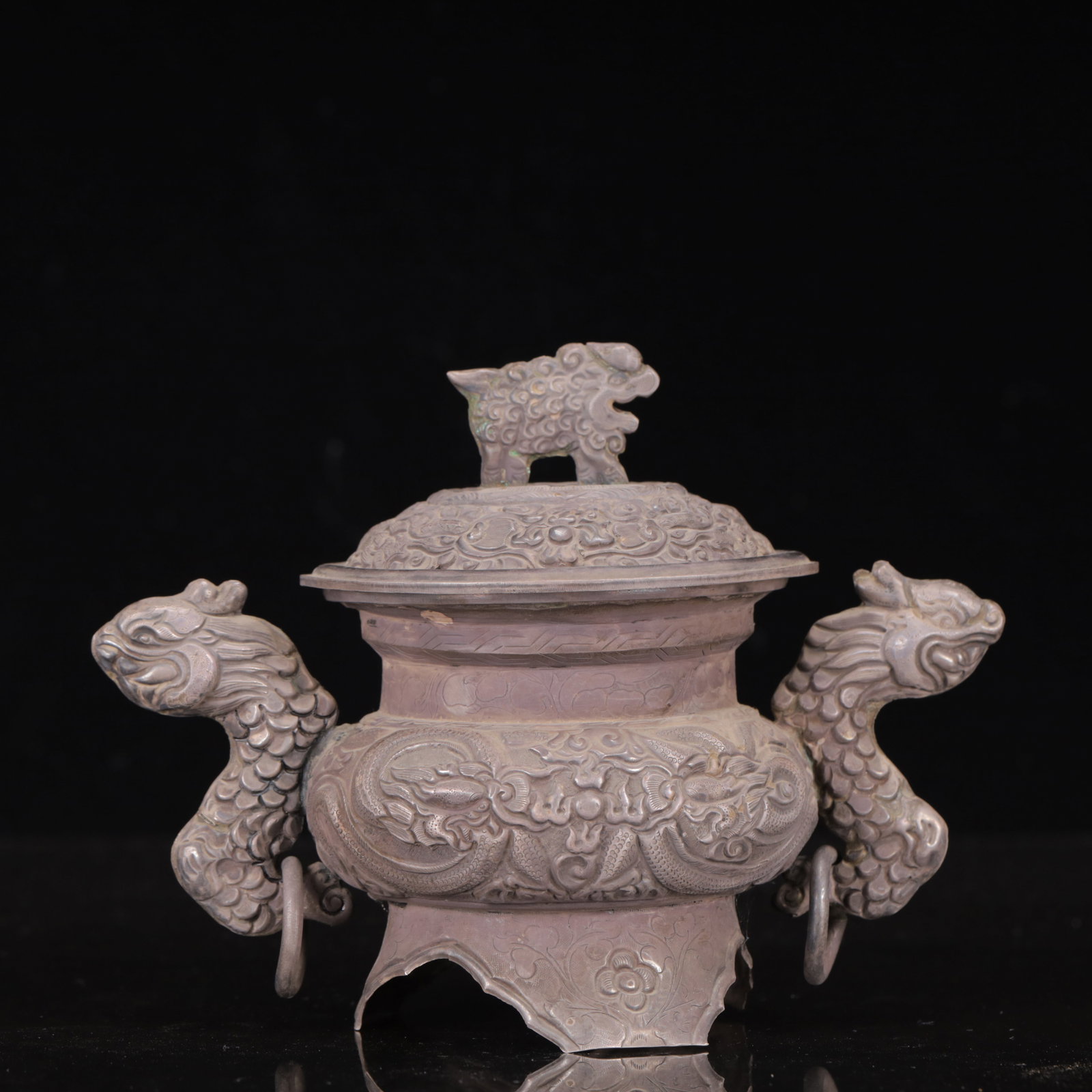 An Exquisite Silver Dragon Pattern Censer: An Exquisite Silver Dragon Pattern Censer ,Qing Dynasty, China,Size:6.3inx3.5inx4.7in,Weight:338g 银龙纹香炉,中国清代
