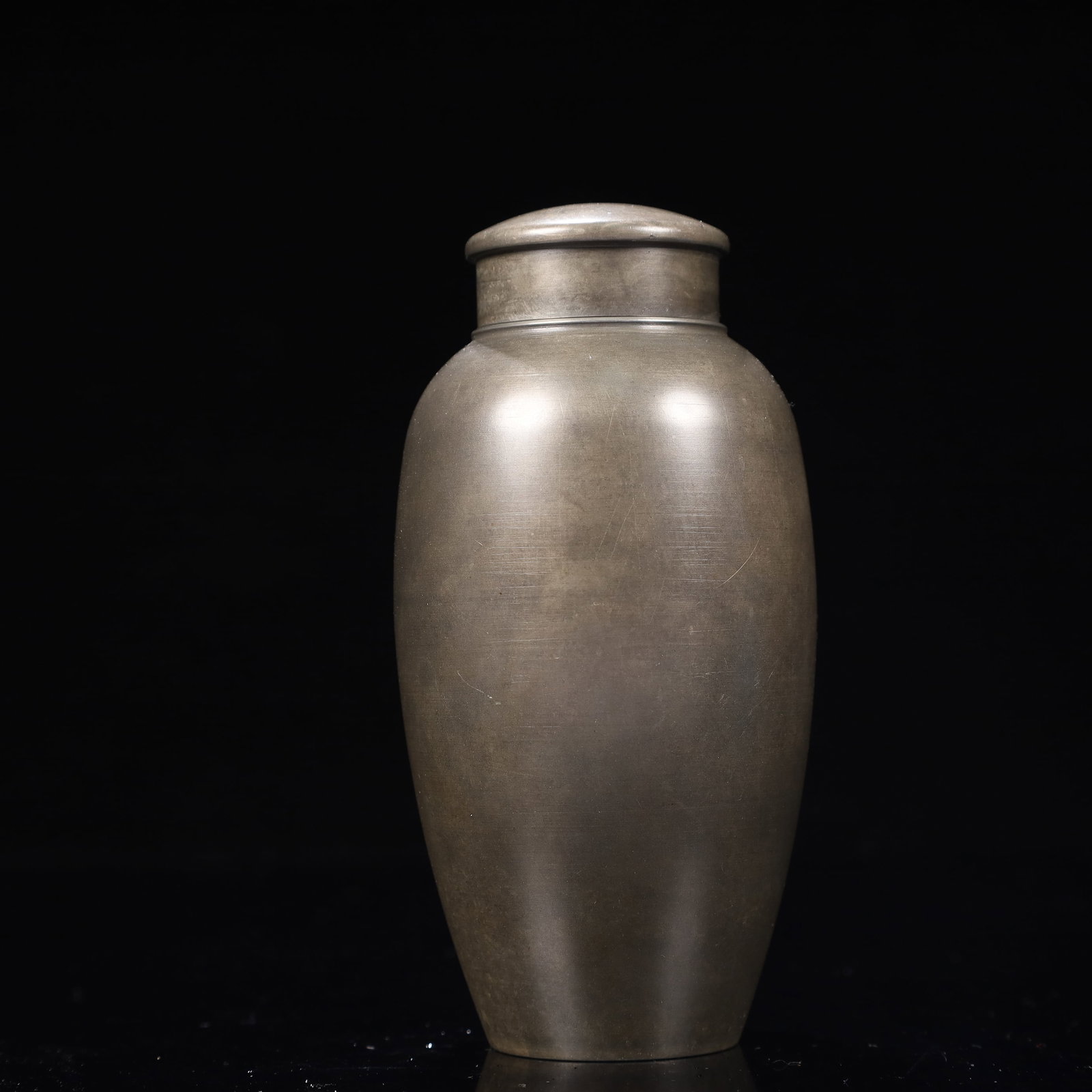 An Exquisite Tin Bottle: An Exquisite Tin Bottle,Qing Dynasty, China,With Mark,Size:2.4inx5.5in,Weight:300g 锡盖瓶,中国清代,带款