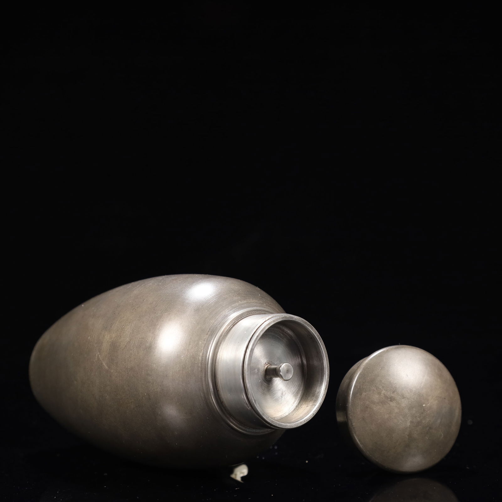 An Exquisite Tin Bottle - 6