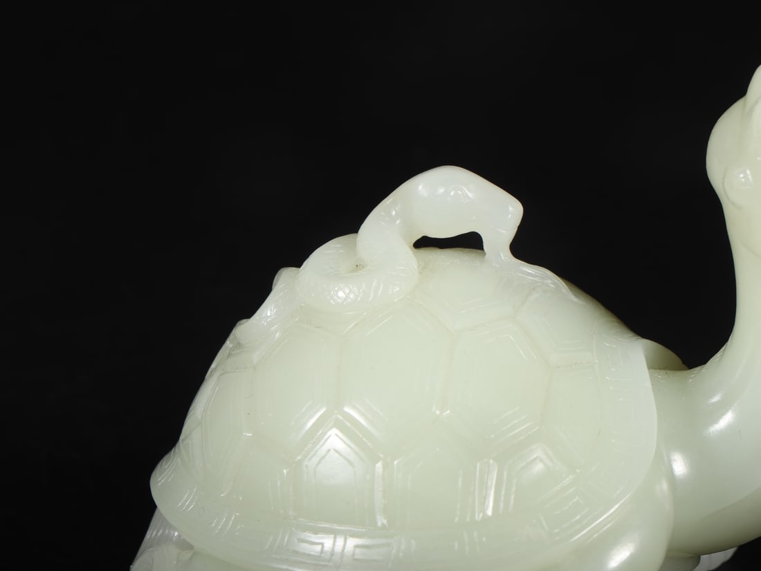 An Exquisite White Jade Turtle Ornament - 5