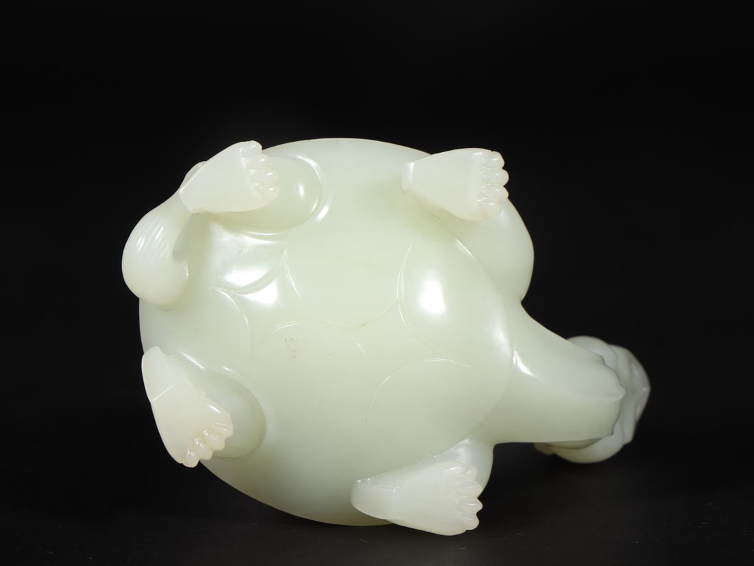 An Exquisite White Jade Turtle Ornament - 9