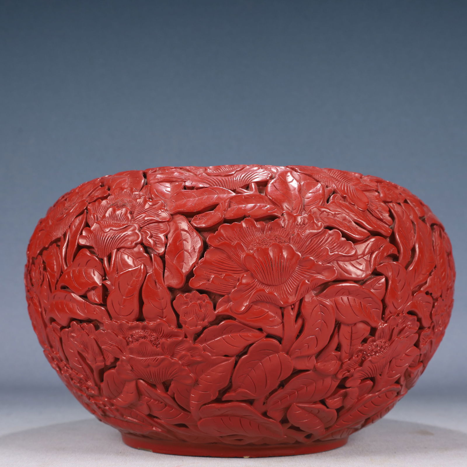 An Exquisite Carved Red Lacquer Flower Pattern Jar - 4