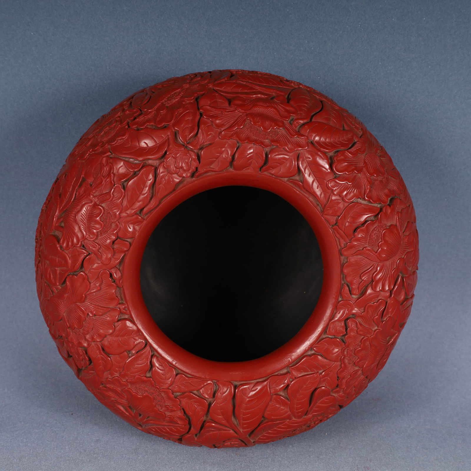 An Exquisite Carved Red Lacquer Flower Pattern Jar - 7