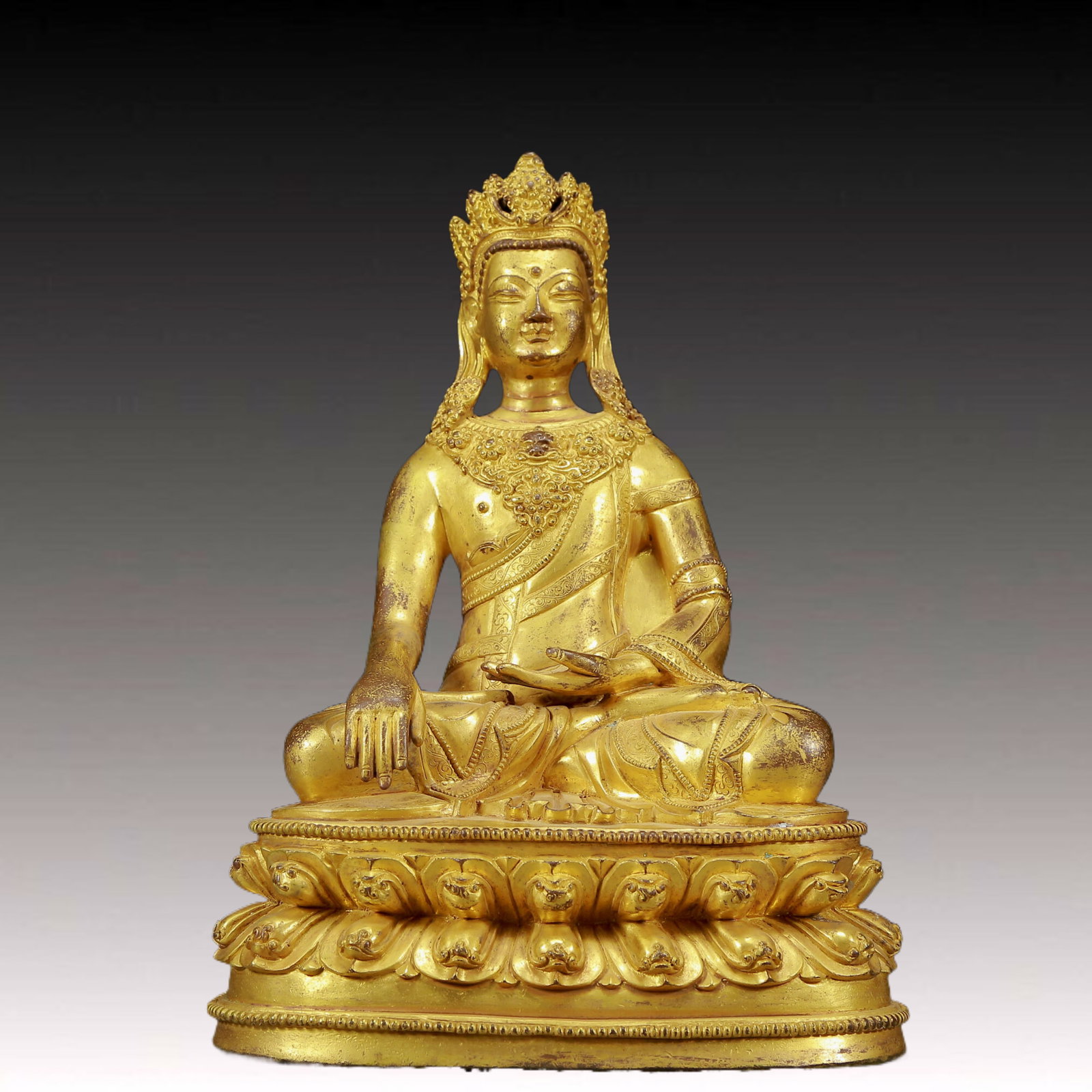 A Solemn Gilt Bronze Statue of Sakyamuni: A Solemn Gilt Bronze Statue of Sakyamuni,Ming Dynasty, China,Size:7.9inx5.5inx11.8in,Weight:4620g 铜鎏金释迦摩尼像，明代