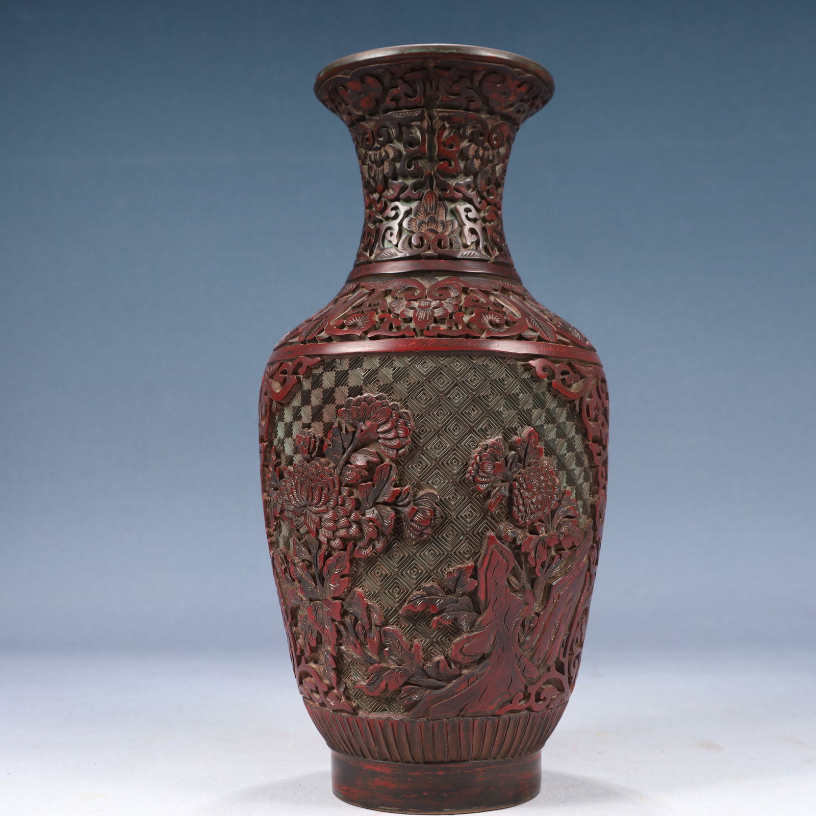 A Rare Carved Red Lacquer Flower Pattern Vase - 7
