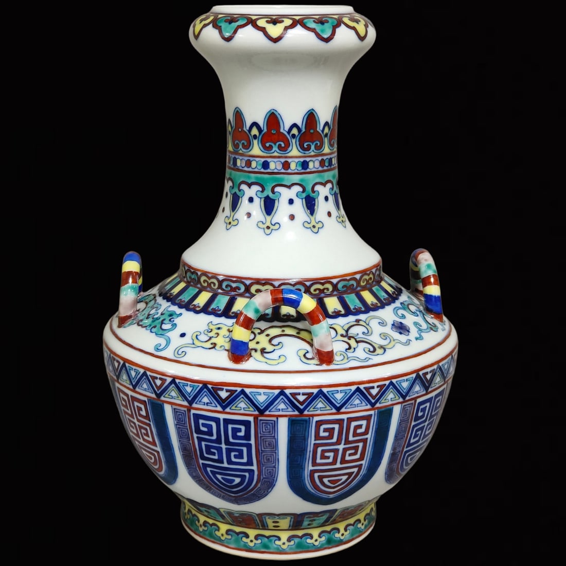 An Exquisite Doucai Chi-Dragon Pattern Vase - 3