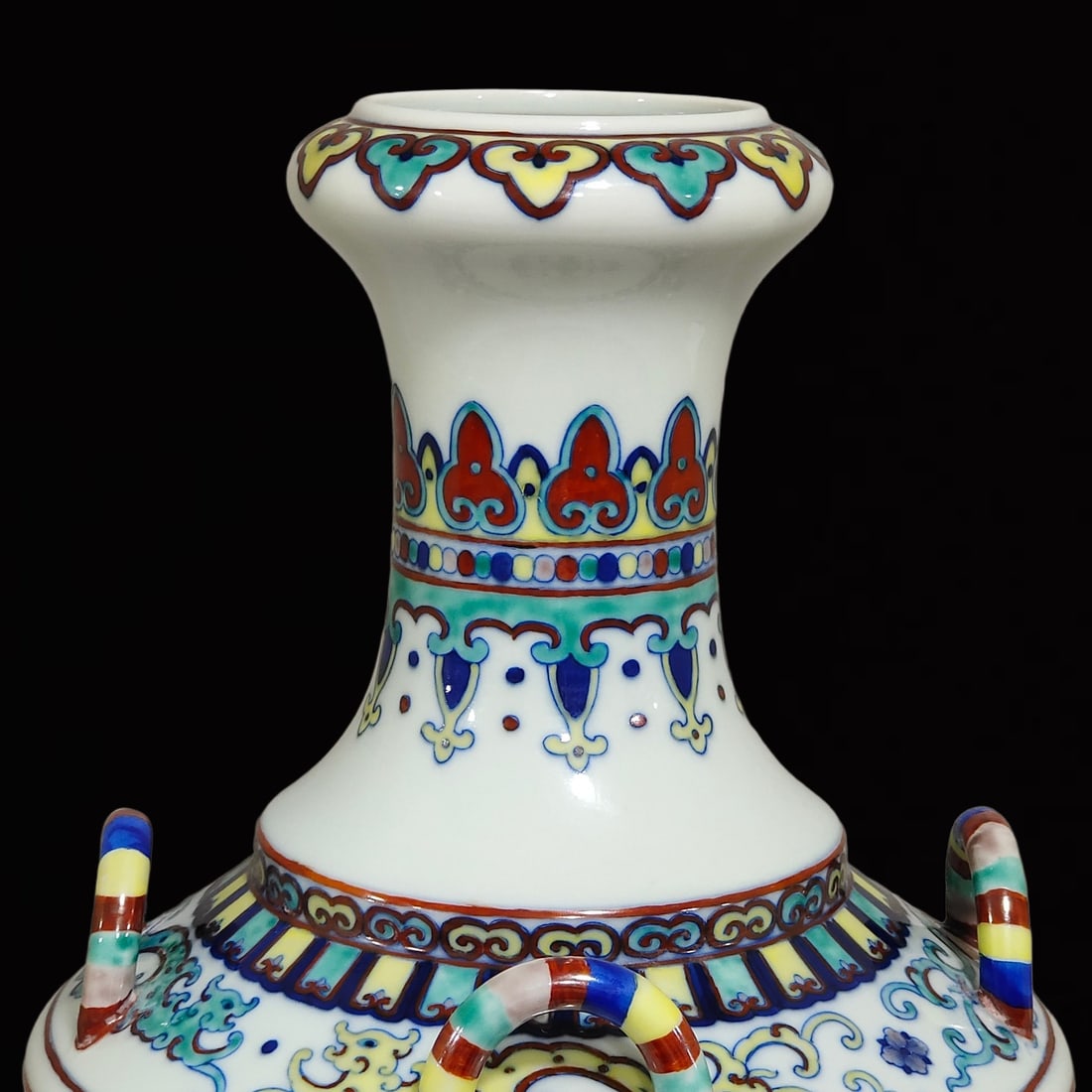 An Exquisite Doucai Chi-Dragon Pattern Vase - 5