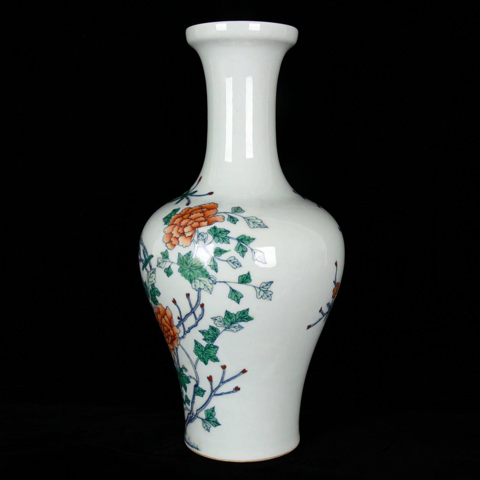 A Rare Doucai Flower Pattern Vase - 2