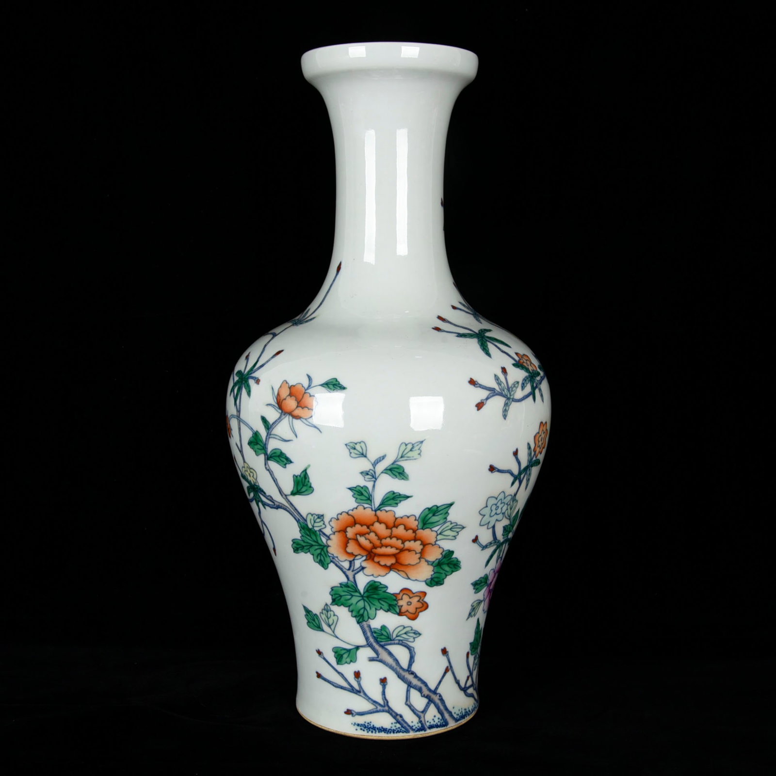 A Rare Doucai Flower Pattern Vase - 4