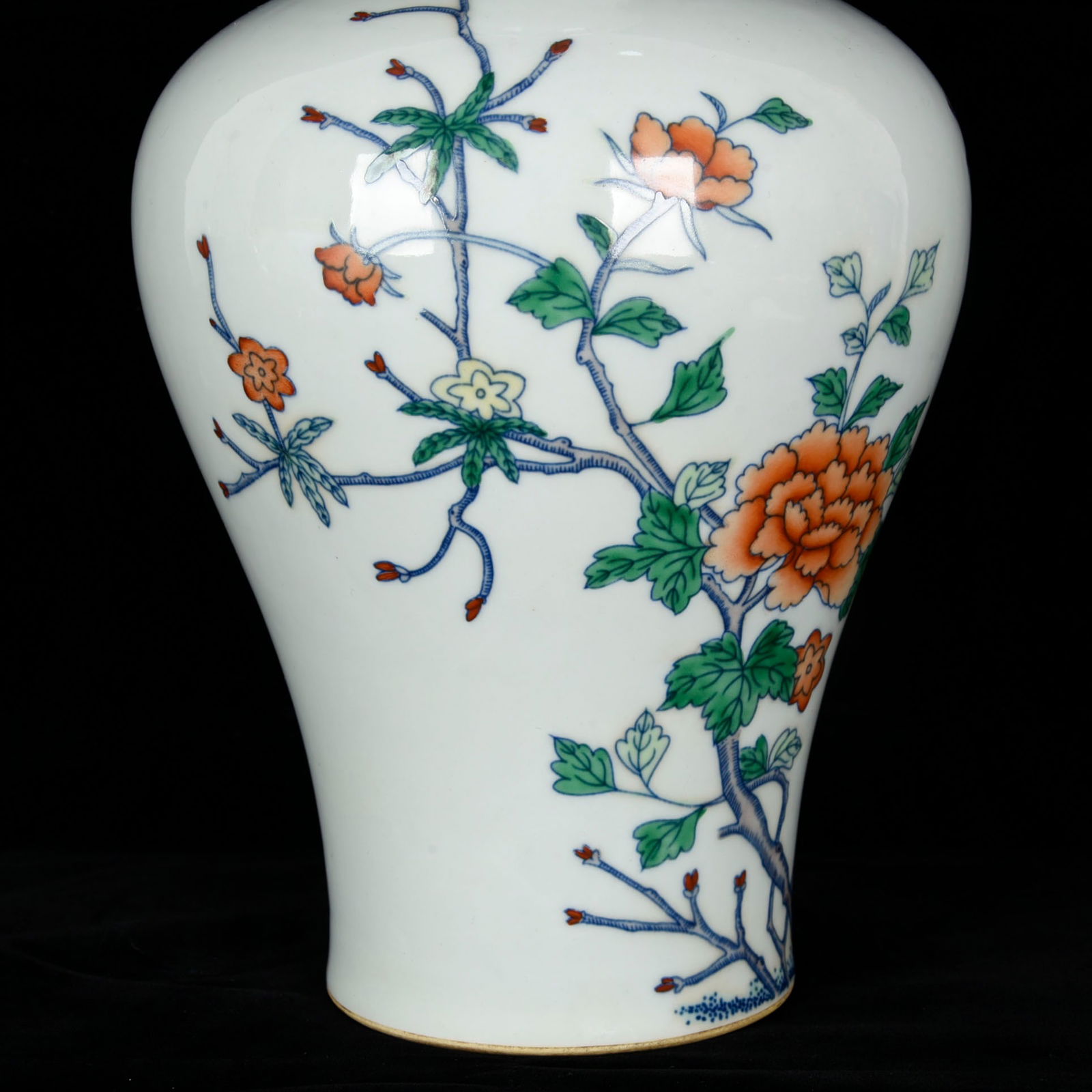 A Rare Doucai Flower Pattern Vase - 7