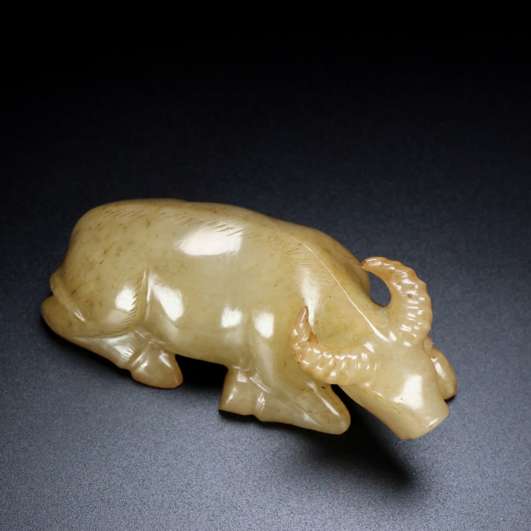 An Archaic Gaogu yu Buffalo Ornament: An Archaic Gaogu yu Buffalo Ornament,Ancient Time, China, Size:3.5inx1.6inx1.6in, Weight:158g 高古玉牛摆件,中国远古时期,